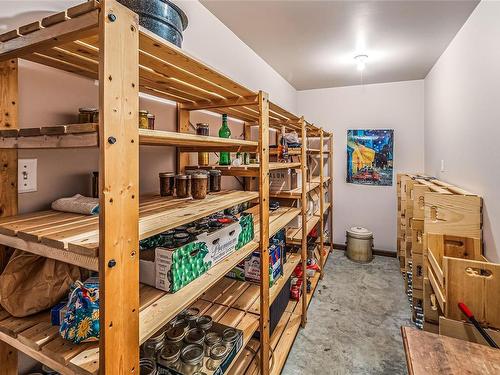 186 Holland Rd, Nanaimo, BC - Indoor With Storage