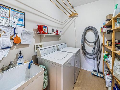 186 Holland Rd, Nanaimo, BC - Indoor Photo Showing Laundry Room