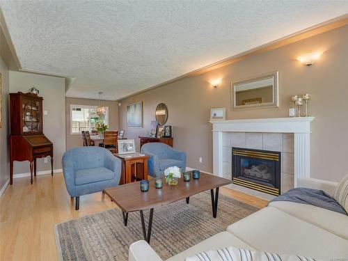 109 Quincy St, View Royal, BC - Indoor Photo Showing Living Room With Fireplace