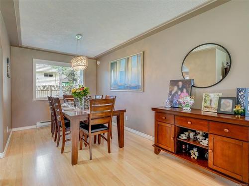 109 Quincy St, View Royal, BC - Indoor Photo Showing Dining Room