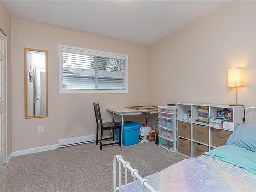 393 Beech Ave, Duncan, BC - Indoor Photo Showing Bedroom