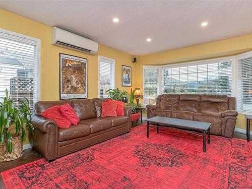 393 Beech Ave, Duncan, BC - Indoor Photo Showing Living Room
