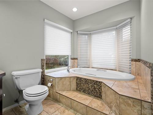 57 Cilaire Dr, Nanaimo, BC - Indoor Photo Showing Bathroom