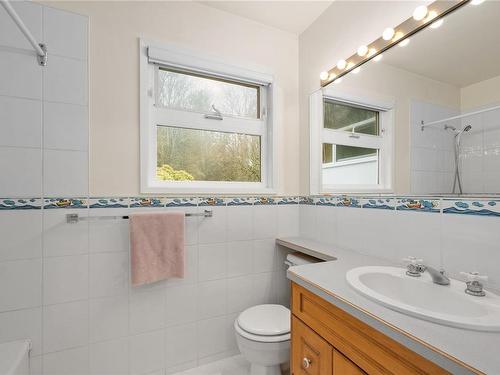 57 Cilaire Dr, Nanaimo, BC - Indoor Photo Showing Bathroom