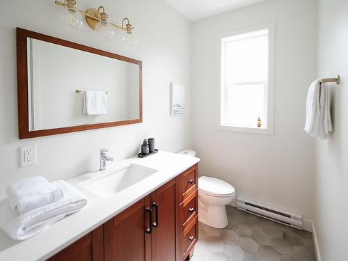 160 Petersen Rd, Campbell River, BC - Indoor Photo Showing Bathroom