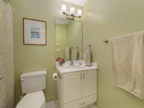 7130 Francis Rd, Sooke, BC - Indoor Photo Showing Bathroom