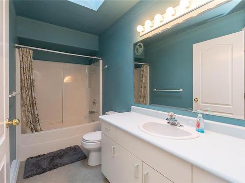 5992 Schooner Way, Nanaimo, BC - Indoor Photo Showing Bathroom