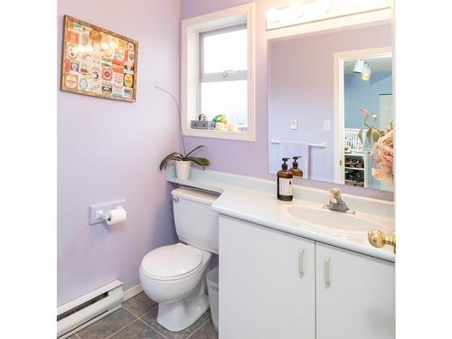 5992 Schooner Way, Nanaimo, BC - Indoor Photo Showing Bathroom