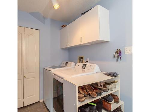 5992 Schooner Way, Nanaimo, BC - Indoor Photo Showing Laundry Room