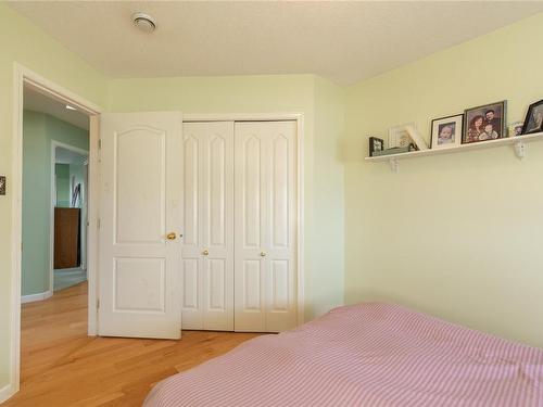 5992 Schooner Way, Nanaimo, BC - Indoor Photo Showing Bedroom