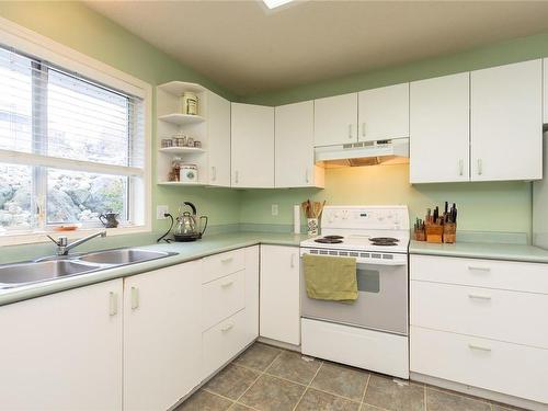 5992 Schooner Way, Nanaimo, BC - Indoor Photo Showing Kitchen With Double Sink