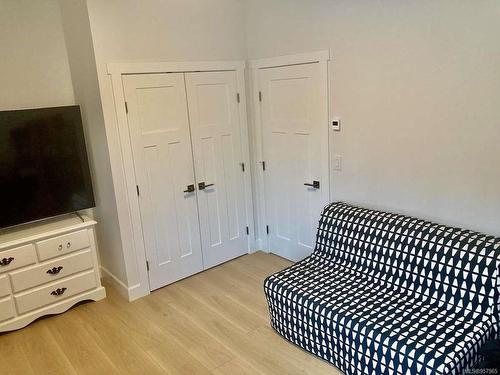 2884 Carlisle Lane, Cumberland, BC - Indoor Photo Showing Bedroom