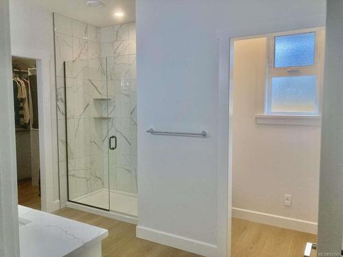 2884 Carlisle Lane, Cumberland, BC - Indoor Photo Showing Bathroom
