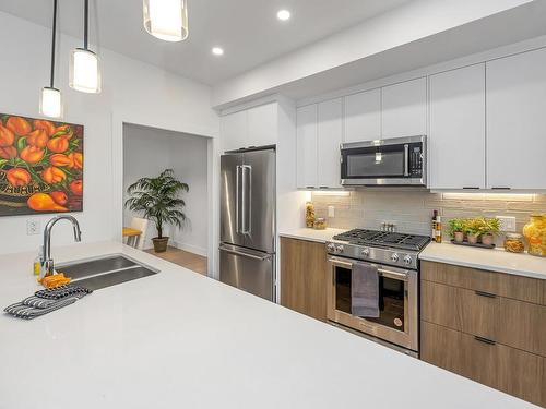 5-2330 Sooke Rd, Colwood, BC - Indoor Photo Showing Kitchen With Double Sink With Upgraded Kitchen