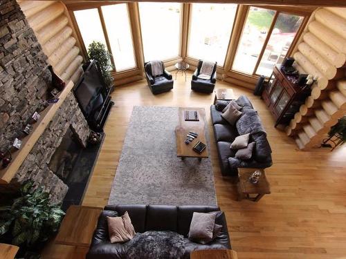 351 Lakeshore Drive, Chase, BC - Indoor Photo Showing Living Room