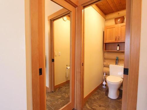 351 Lakeshore Drive, Chase, BC - Indoor Photo Showing Bathroom