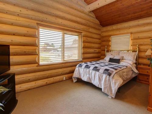 351 Lakeshore Drive, Chase, BC - Indoor Photo Showing Bedroom
