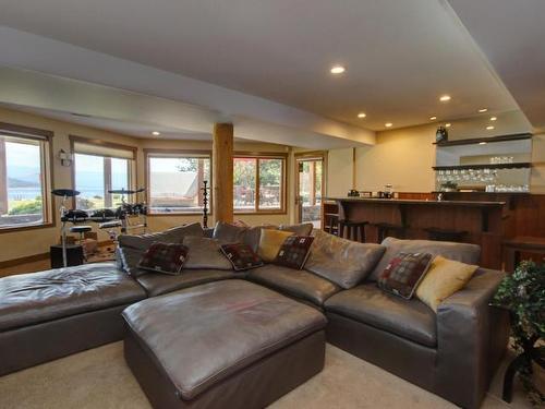 351 Lakeshore Drive, Chase, BC - Indoor Photo Showing Living Room
