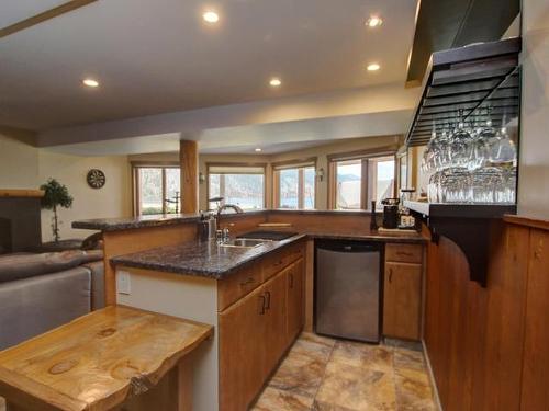 351 Lakeshore Drive, Chase, BC - Indoor Photo Showing Kitchen