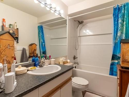 2343 Whitburn Cres, Kamloops, BC - Indoor Photo Showing Bathroom