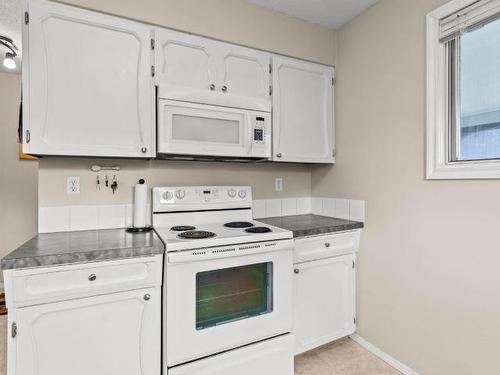 319 Crawford Crt, Kamloops, BC - Indoor Photo Showing Kitchen