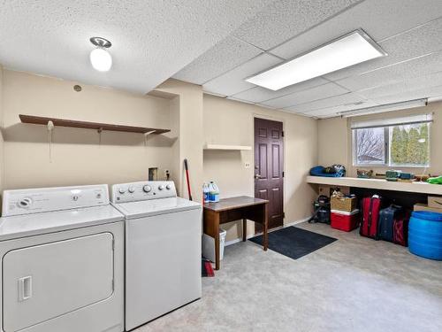 319 Crawford Crt, Kamloops, BC - Indoor Photo Showing Laundry Room