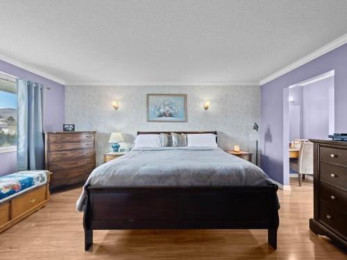 876 Nicolani Drive, Kamloops, BC - Indoor Photo Showing Bedroom