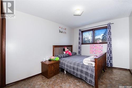 3435 Fairlight Drive, Saskatoon, SK - Indoor Photo Showing Bedroom