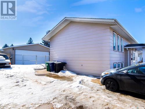 3435 Fairlight Drive, Saskatoon, SK - Outdoor With Exterior