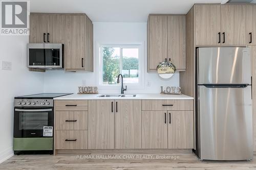 47 Moon Point Drive, Oro-Medonte, ON - Indoor Photo Showing Kitchen With Double Sink