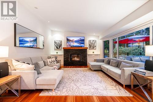 3260 Robinson Road, North Vancouver, BC - Indoor Photo Showing Living Room With Fireplace