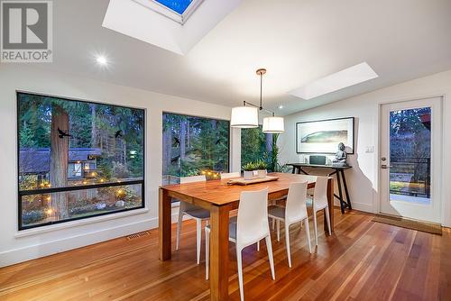 3260 Robinson Road, North Vancouver, BC - Indoor Photo Showing Dining Room