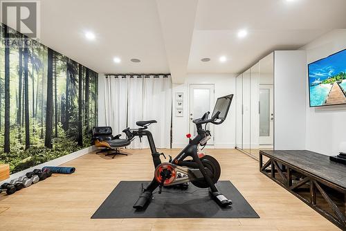 3260 Robinson Road, North Vancouver, BC - Indoor Photo Showing Gym Room