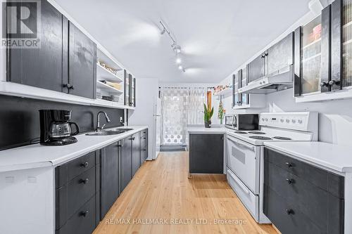 180 Lippincott Street, Toronto, ON - Indoor Photo Showing Kitchen