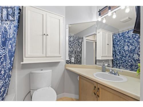 545 Glenmeadows Road Unit# 16, Kelowna, BC - Indoor Photo Showing Bathroom