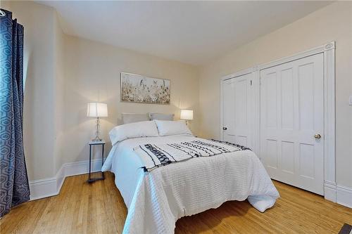 98 Hess Street S, Hamilton, ON - Indoor Photo Showing Bedroom