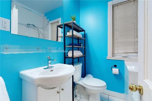 98 Hess Street S, Hamilton, ON - Indoor Photo Showing Bathroom