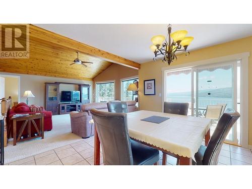 5803 Atkinson Crescent, Peachland, BC - Indoor Photo Showing Dining Room