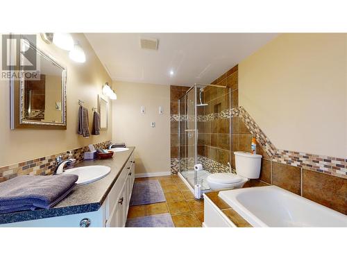 5803 Atkinson Crescent, Peachland, BC - Indoor Photo Showing Bathroom