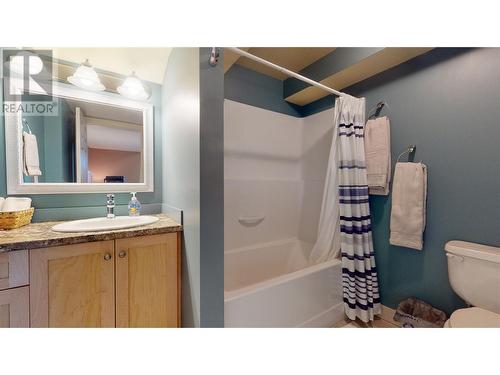 5803 Atkinson Crescent, Peachland, BC - Indoor Photo Showing Bathroom