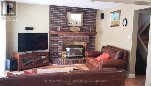 3631 Shadbush Crt, Mississauga, ON - Indoor Photo Showing Living Room With Fireplace