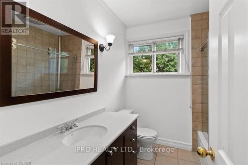 600 Weynway Crt, Oakville, ON - Indoor Photo Showing Bathroom