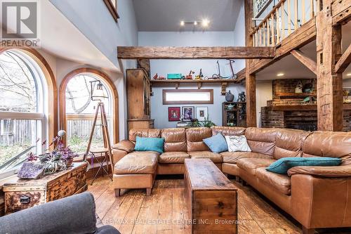 627 Bayshore Boulevard, Burlington, ON - Indoor Photo Showing Living Room