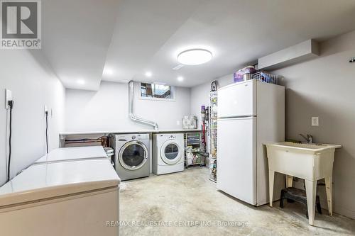 627 Bayshore Blvd, Burlington, ON - Indoor Photo Showing Laundry Room
