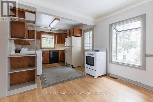 459 Hamilton Drive, Hamilton, ON - Indoor Photo Showing Kitchen
