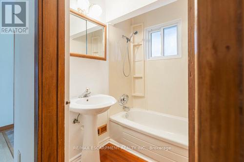 459 Hamilton Drive, Hamilton, ON - Indoor Photo Showing Bathroom
