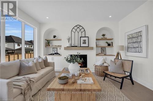 1918 Fountain Grass Drive, London, ON - Indoor Photo Showing Living Room