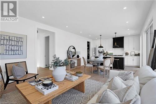 1918 Fountain Grass Drive, London, ON - Indoor Photo Showing Living Room