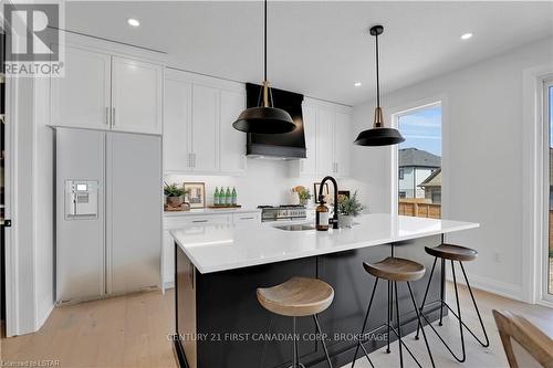 1918 Fountain Grass Drive, London, ON - Indoor Photo Showing Kitchen With Upgraded Kitchen