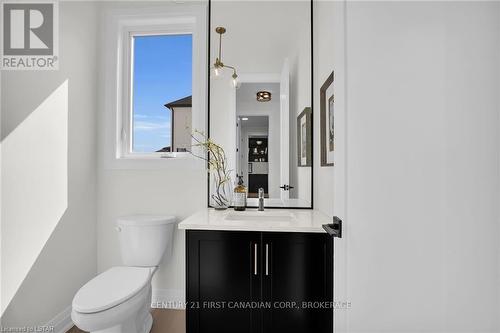 1918 Fountain Grass Drive, London, ON - Indoor Photo Showing Bathroom